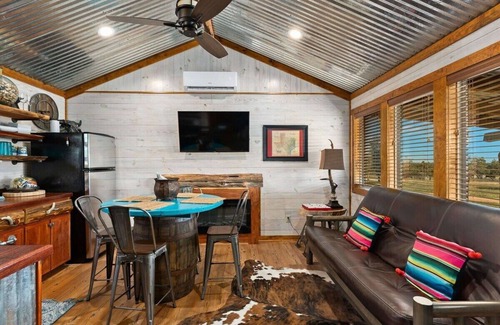 Fredericksburg Cabina | Rockin' R - Rustic Star Cabin