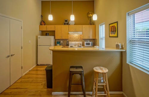 University Heights Apartamento | Rockin 'Studio en Bricklight District, caminar a UNM