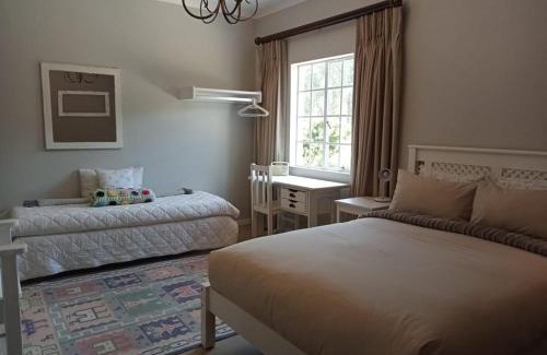 Albert Luthuli Casa | Rocks & Roses Farm stay