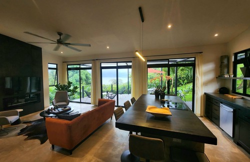 Cantón de Tilarán Casa | ROCKSTAR! modern luxury lake view home.
