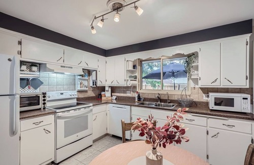Arvada Plaza Area Casa | Rocky Garden Retreat: 3 Bedroom Near Denver