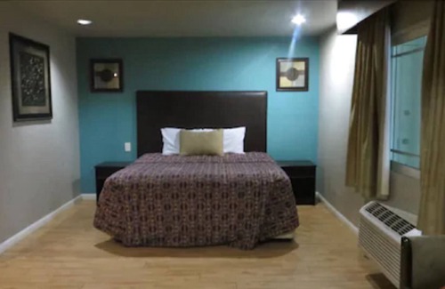 Harbor Hotel | Rocky Inn