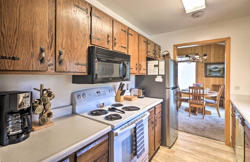 Carriage Hills Cabina | 'Rocky Mountain Breezes' Cabin: Grill + Deck!