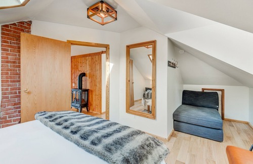 Banff Casa | Rocky Mountain House - Sleeps 23