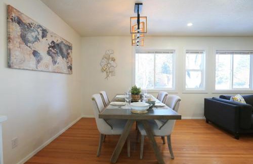 Brentwood Casa | Rocky Mtn Escape-3 bdrm-near shops, dining, UofC