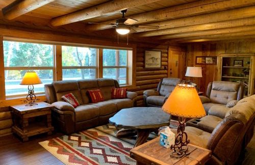 Red River Casa | Rocky Top Vista Log Cabin With High Speed Wifi