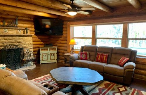 Red River Casa | Rocky Top Vista Log Cabin With High Speed Wifi