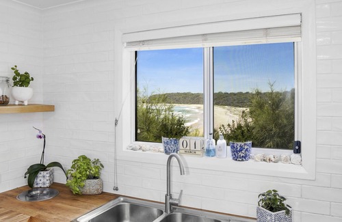 Manyana Casa | Rockys beach house on the waterfront