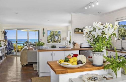 Manyana Casa | Rockys beach house on the waterfront