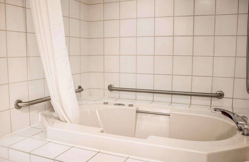 Colby Hotel | Rodeway Inn Abbotsford