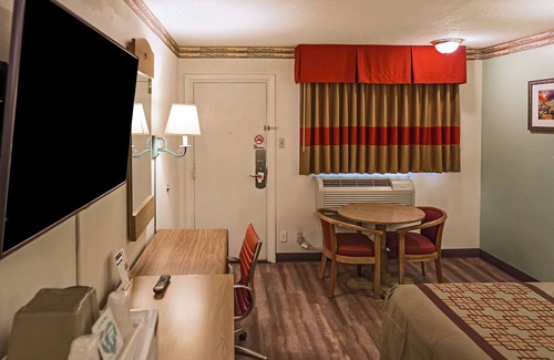 Huning Highland Historic District Hotel | Rodeway Inn Albuquerque Downtown on Rt 66