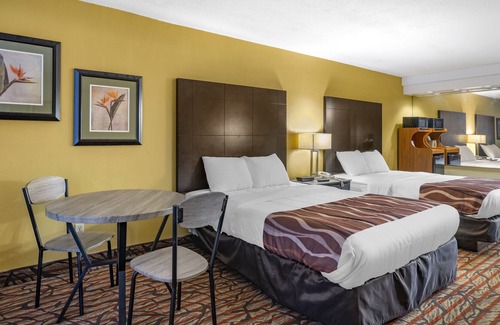 Clearwater Hotel | Rodeway Inn Central Clearwater Beach