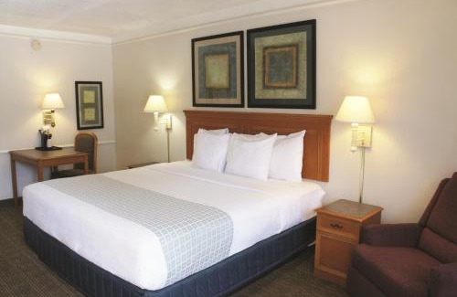 Huntsville Hotel | Rodeway Inn Huntsville West