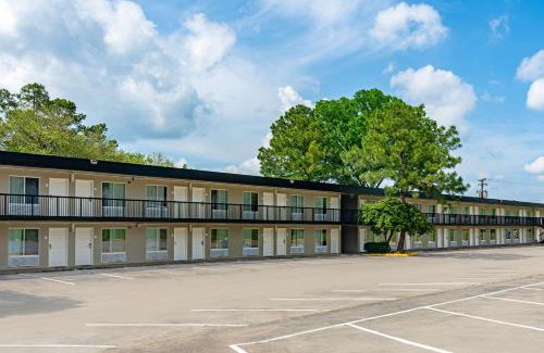 Huntsville Hotel | Rodeway Inn Huntsville West