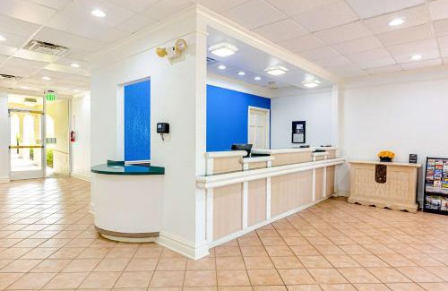 Huntsville Hotel | Rodeway Inn Huntsville West