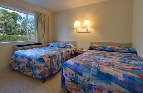 Florida Central Atlantic Coast Hotel | Rodeway Inn Kissimmee Maingate West - Free Theme Park Shuttle