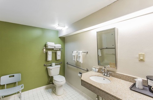 Knoxville Hotel | Rodeway Inn Knoxville North