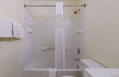 Livermore Hotel | Rodeway Inn Livermore