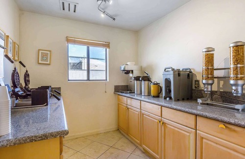Castaic Hotel | Rodeway Inn Magic Mountain Area