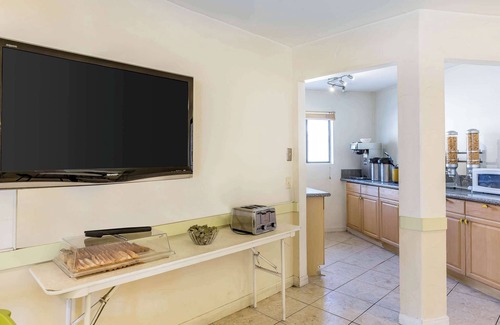 Castaic Hotel | Rodeway Inn Magic Mountain Area