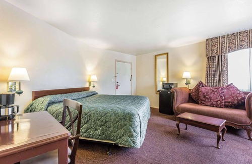 Castaic Hotel | Rodeway Inn Magic Mountain Area