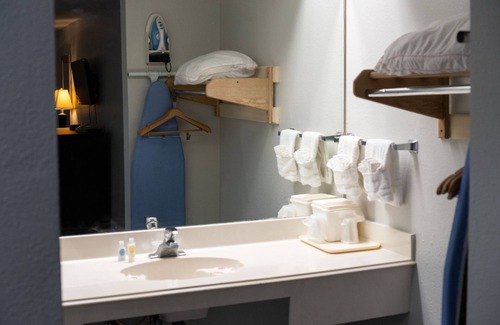 Central City Hotel | Rodeway Inn & Suites