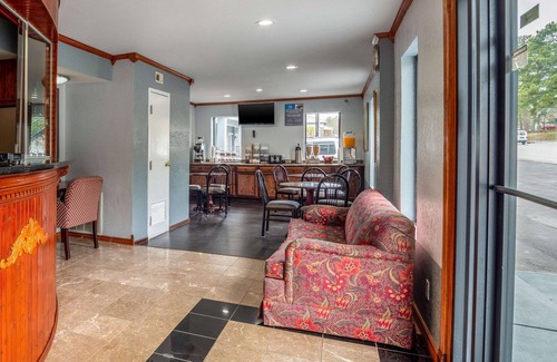 Columbia Hotel | Rodeway Inn & Suites Fort Jackson