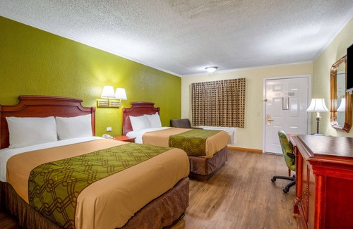 Columbia Hotel | Rodeway Inn & Suites Fort Jackson