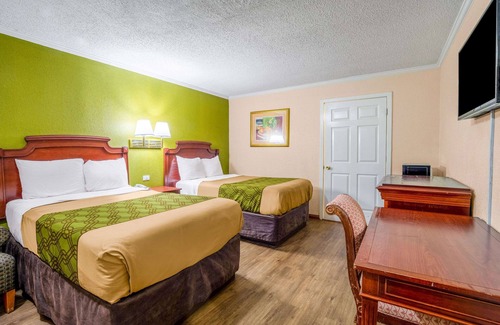 Columbia Hotel | Rodeway Inn & Suites Fort Jackson