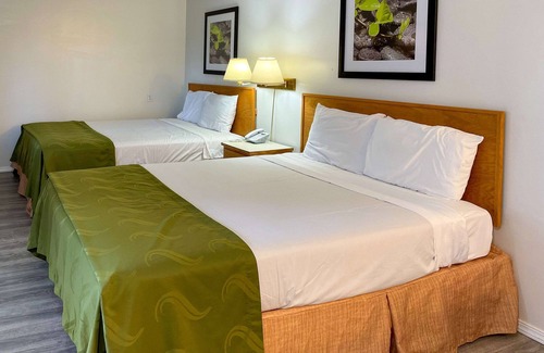 Omak Hotel | Rodeway Inn & Suites Omak - Okanogan