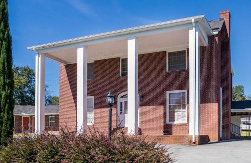 Walhalla Hotel | Rodeway Inn & Suites Walhalla