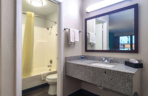 Augusta Hotel | Rodeway Inn