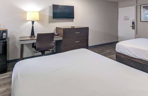 Augusta Hotel | Rodeway Inn