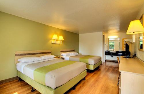 Woodlawn Hotel | Rodeway Inn