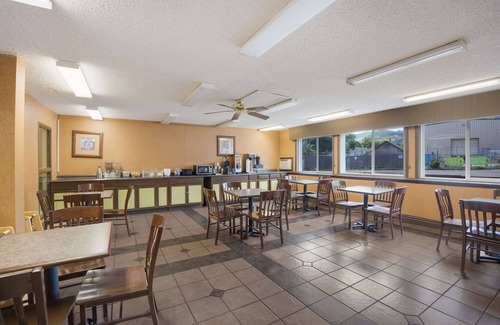 Colorado Springs Hotel | Rodeway Inn