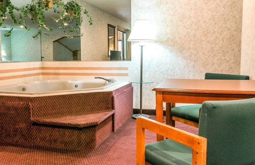 Coopersville Hotel | Rodeway Inn