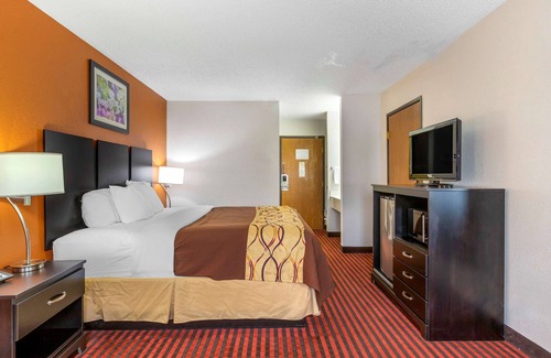 Coopersville Hotel | Rodeway Inn