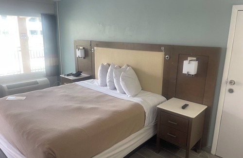 Holiday Hotel | Rodeway Inn