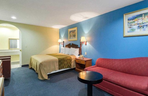 South Houston Hotel | Rodeway Inn
