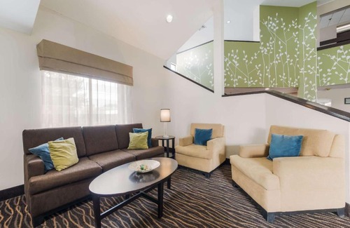 Knoxville Hotel | Rodeway Inn