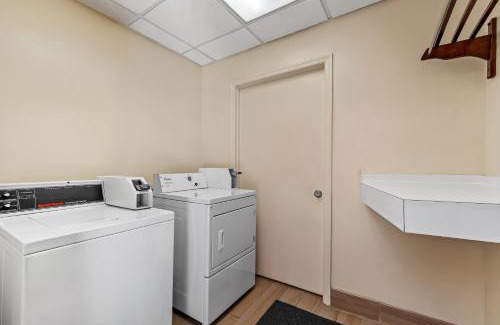 Macon Hotel | Rodeway Inn