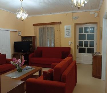 Leonidio Apartamento | Rodomelo House with Terrace - 4 Bedrooms