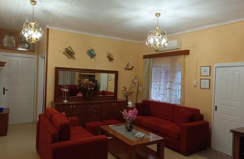 Leonidio Apartamento | Rodomelo House with Terrace - 4 Bedrooms