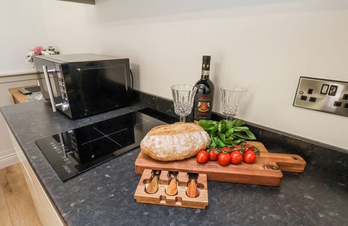 Aislaby Cabaña | ROE DEER LODGE, pet friendly, luxury holiday cottage in Sleights