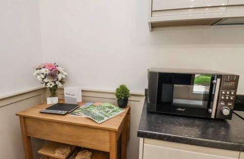 Aislaby Cabaña | ROE DEER LODGE, pet friendly, luxury holiday cottage in Sleights