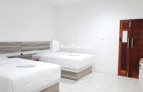 Padang Hotel | Roemah Proklamasi Syariah Mitra RedDoorz