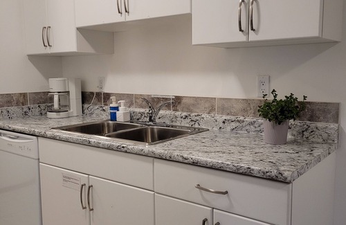 West Edmonton Apartamento | ✅️COMMONWEALTH & CLARKE Stadium✅️ROGERS Place ✅️EXPO Centre✅️Free Parking,WiFi✅️