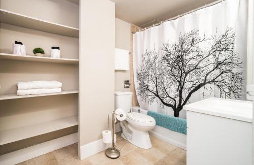 Downtown Edmonton Apartamento | Rogers Place King Bed Studio in Downtown Edmonton