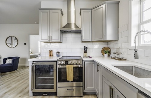 Rogers Casa | Rogers Retreat next to AMP TOP GOLF PROMENADE