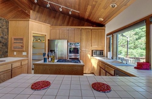 Gold Beach Casa | Rogue Keystone Lodge- River Front Views/Spa/Sleeps 7